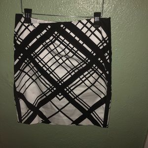 Black White geometric print skirt.